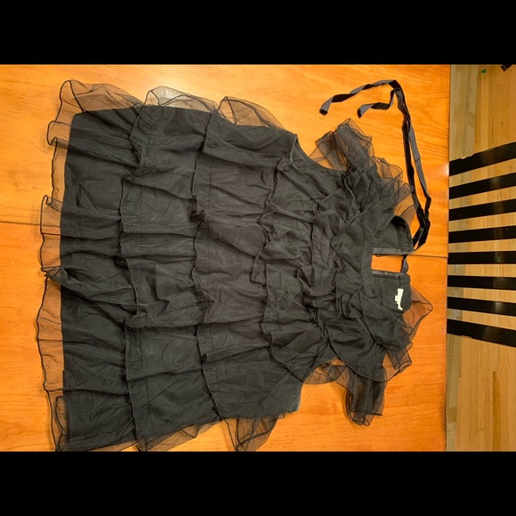 Cute ruffle top. - Picture 2 of 5